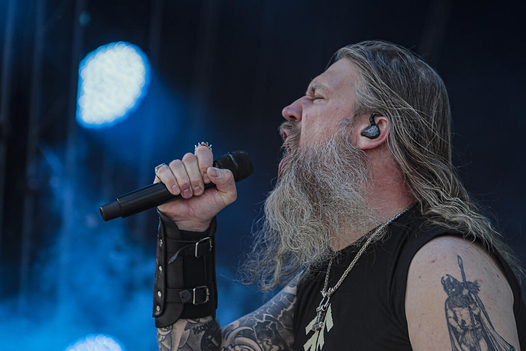 Amon Amarth bei Rock im Park 2019: Ganz viel Metal und Feuer bringt die Fans zum Durchdrehen