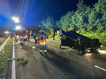 Auto auf Dach bei Lohr am Main