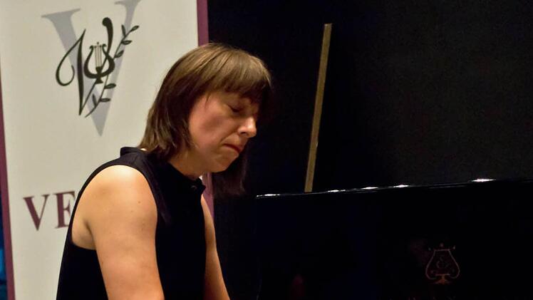 Die Pianistin und Komponistin Maria Baptist (Foto) gastierte mit einem jungen Streichquartett beim Coburger Verein. Foto: Jochen Berger