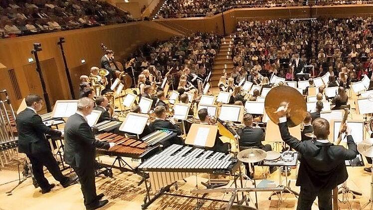 1400 Zuschauer boten eine eindrucksvolle Kulisse für das Konzert des Musikvereins Forchheim-Buckenhofen.  Fotos: . Andreas Polster.