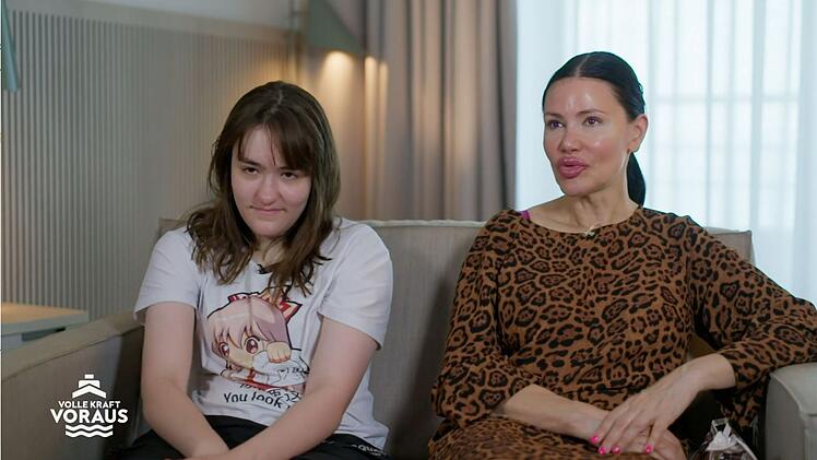 Sprachen-Nerd und Modemuffel auf der einen, Realitystar und Beauty-Fan auf der anderen Seite: Jayda (links) und Djamila Rowe leben in zwei verschiedenen Welten.