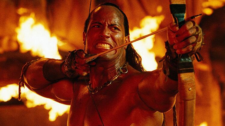 Mathayus (Dwayne Johnson) verteidigt mit all seinem t&ouml;dlichen K&ouml;nnen das Volk gegen einen grausamen Herrscher.