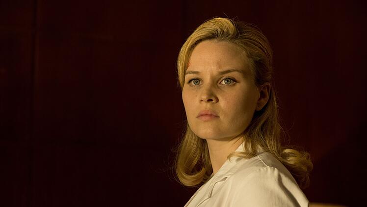 Lisa Scheel (Sonja Gerhardt) ist eine talentierte Medizinerin - wird jedoch aufgrund ihres Geschlechts h&auml;ufig nicht ernst genommen.