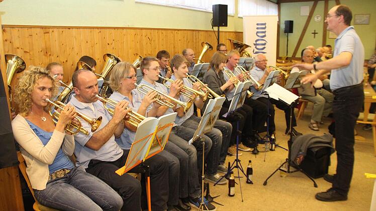 Der Kirchleuser Posaunenchor spielte.