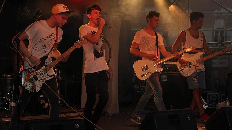 Die Band "Beta 2.0" spielte Pop-Rock.