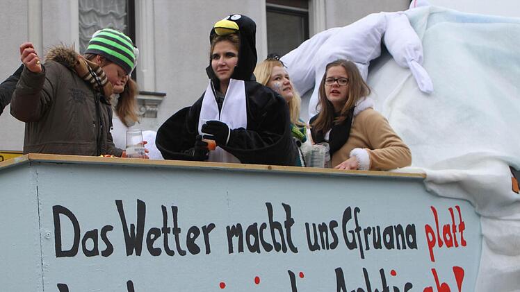 Die Gfruana aus Weisbrunn waren auch dabei mit einem Wagen zum Thema Klimawandel. Foto: Günther Geiling