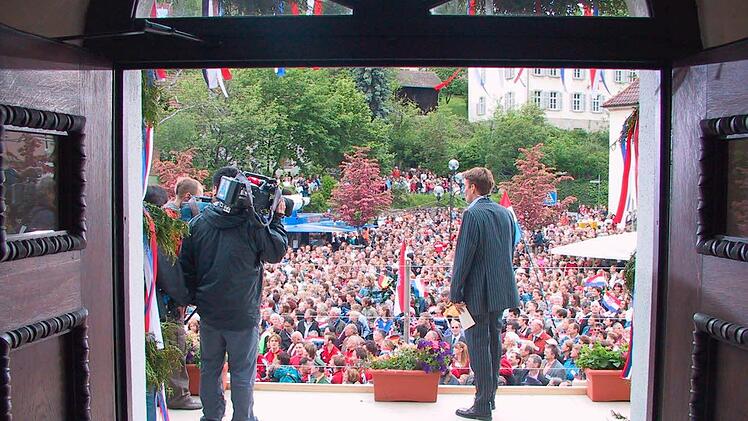 Impressionen vom Empfang der kroatischen Nationalmannschaft am 5. Juni 2006 in Bad Brückenau. Foto: Ralf Ruppert/Archiv Saale-Zeitung