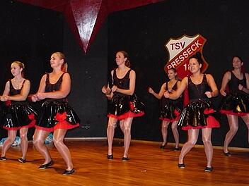 Die Kupferberger Prinzengarde im Vorjahr mit ihrem aufreizenden Showtanz "Feuer & Eis".  Foto: Archiv