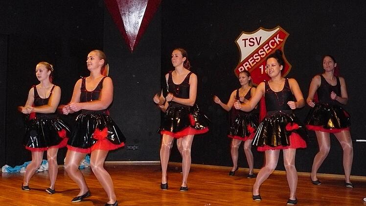 Die Kupferberger Prinzengarde im Vorjahr mit ihrem aufreizenden Showtanz "Feuer & Eis".  Foto: Archiv