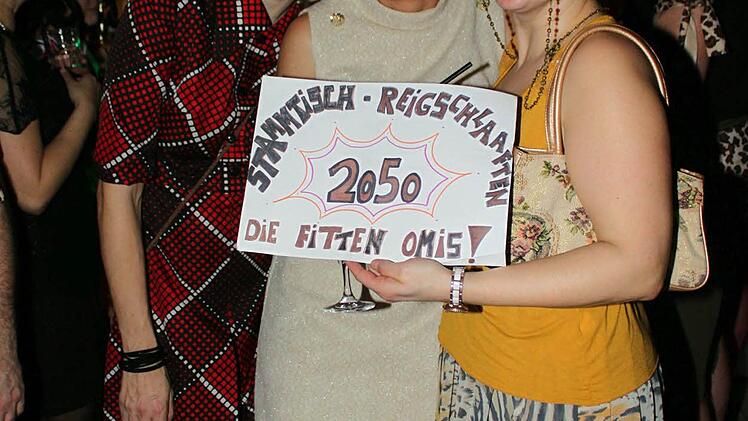 Die Fitten Omis vom "Stammtisch der Reigschlaaften" hatten ihre Freude beim Weiberfasching am Donnerstagabend. Foto: Gerd Klemenz