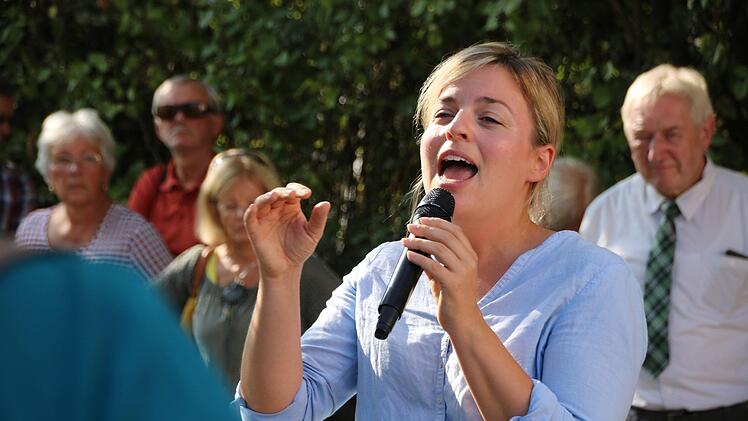 Die bayerische Grünen-Spitzenkandidatin Katharina Schulze sprach sich beim Besuch in Kulmbach unter anderem für eine andere Verkehrspolitik im Freistaat aus. Die 33-jährige aus Herrsching am Ammersee ist seit 2013 Mitglied des Landtags und kandidiert als Direktkandidatin für den Stimmkreis München-Milbertshofen.Jochen Nützel