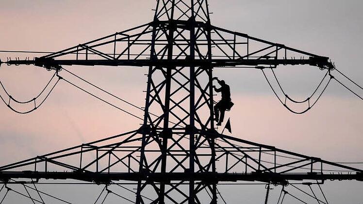 Mitten im morgendlichen Stress waren am Freitagmorgen  Teile des Adelsdorfer Ortsteiles Aisch ohne Strom und Wasser. Symbolbild: Armin Weigel/dpa