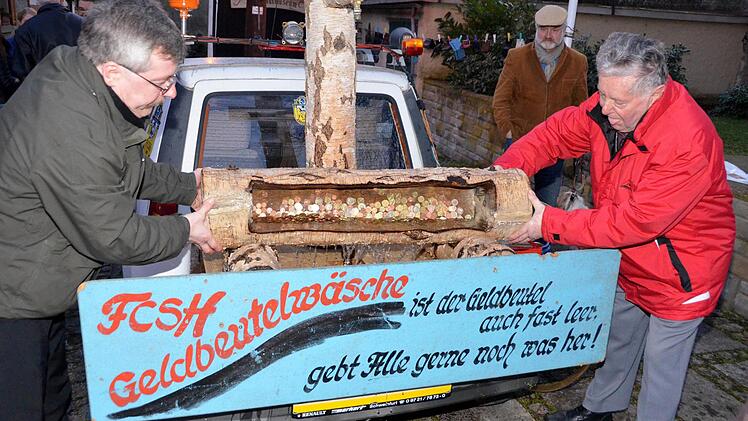 Der fahrbare Dorfbrunnen von Ebenhausen.
