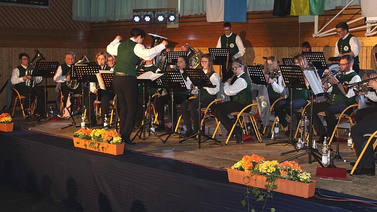Beim Jubiläumskonzert gab es einen Querschnitt aus dem Repertoire der Musikkapelle Nordhalben. Foto: Michael Wunder