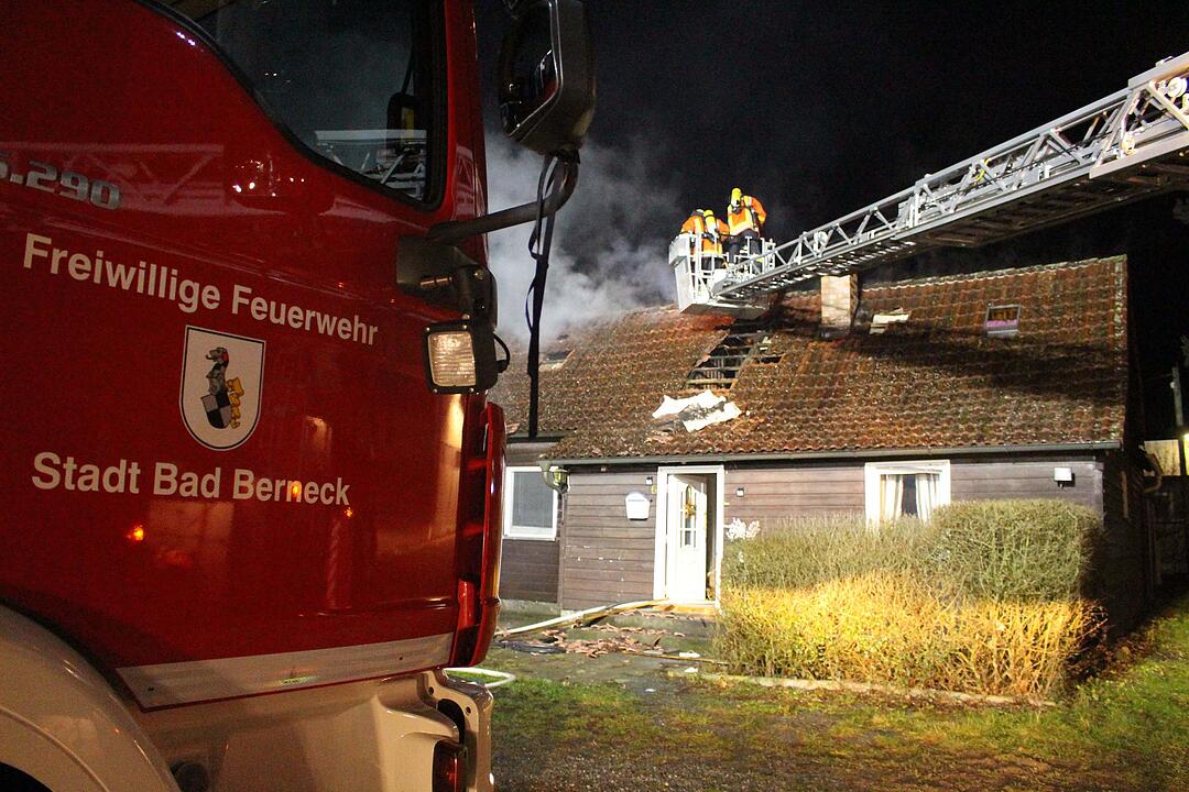 Anbau geht in Flammen auf