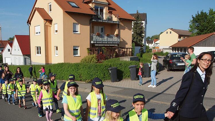 Die Seubelsdorfer Kinderfeuerwehr führte den Festzug zum Florianstag an. Foto: Alfred Thieret