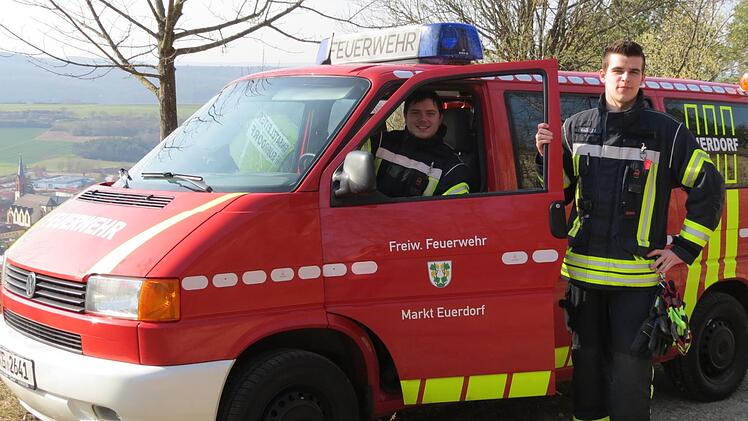 Engagieren sich für die Jugendlichen in der Freiwilligen Feuerwehr Euerdorf: Christian Leber (stellv. Jugendwart,links) und Kevin Radler (Jugendwart)
