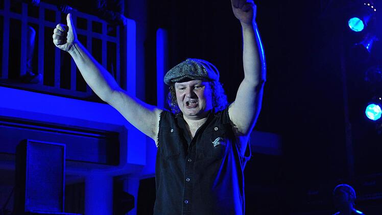 Barock-Sänger Grant Foster aus London kommt dem Original Brian Johnson von AC/DC so nahe wie sonst niemand. Foto: Langer