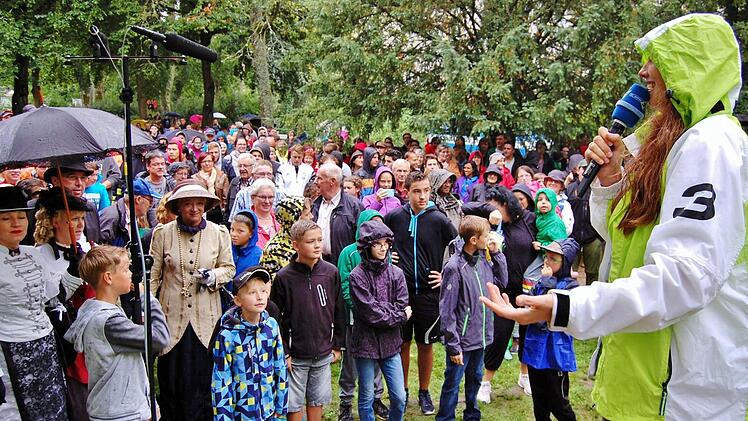 Dem Regen trotzten die Bockletter im Kurgarten. Foto: Sigismund von Dobschütz