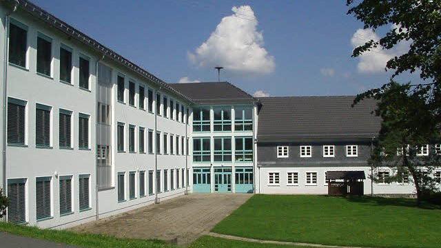 Eine Gesamtschule am Rennsteig könnte sich auf die Schulsituation in Pressig und Windheim (unser Bild) auswirken. Foto: Archiv