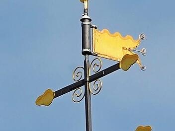 Im Dekanat Bad Neustadt gibt es künftig vier pastorale Räume. Das Symbolfoto zeigt das Turmkreuz der Kirche in Sulzfeld. Foto: H. Friedrich