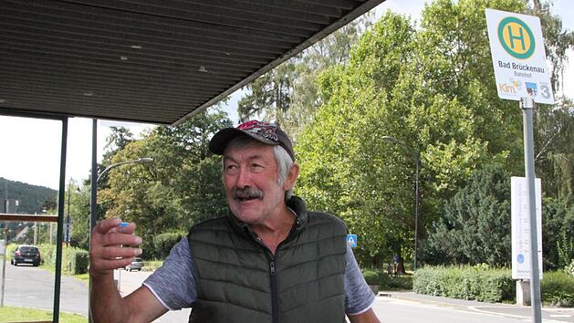 Josef Kammerbauer ist viel in der Stadt unterwegs. Ihm ist aufgefallen, dass am Busbahnhof immer wieder Reisende an der Tankstelle oder im Krankenhaus auf Toilette gehen. Foto: Ulrike Müller