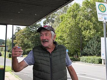 Josef Kammerbauer ist viel in der Stadt unterwegs. Ihm ist aufgefallen, dass am Busbahnhof immer wieder Reisende an der Tankstelle oder im Krankenhaus auf Toilette gehen. Foto: Ulrike Müller