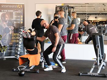 Unter fachkundiger Anleitung durfte auf über 1000 Quadratmetern im Fitness- und Gesundheitsstudio Avangard8 zu Gunsten des Kinderpalliativteams gesportelt werden.