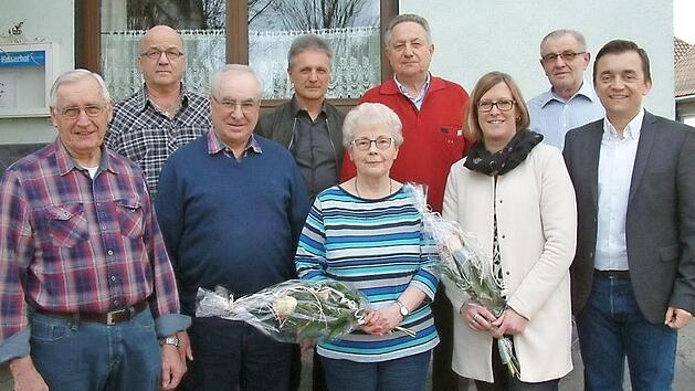 TTC Wallenfels ernannte seine Gr&uuml;ndungsmitglieder zu Ehrenmitgliedern und f&uuml;hrte BLSV-Ehrungen im Rahmen der Jahreshauptversammlung durch (v.&nbsp;l.): Anton Gleich, Roland Sch&ouml;n, Franz Eger, Werner Zeu&szlig;, Carola Gleich, J&uuml;rgen Brendel, Christine H&uuml;mmrich-M&uuml;ller, Horst Hofmann und B&uuml;rgermeister Jens Korn.  Fotos: Hans Franz