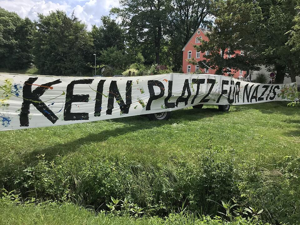 Höcke demonstriert in Mödlareuth im Landkreis Hof