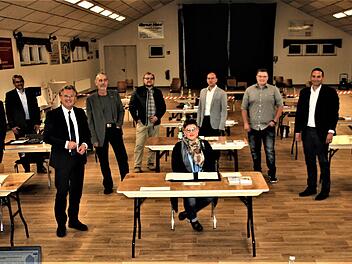 Die neuen Stockheimer Gemeinderäte mit den Bürgermeistern Rainer Detsch (Dritter von links), seinen Stellvertretern Daniel Weißerth (rechts) und Stefan Häfner (Zweiter von rechts) Foto: Veronika Schadeck