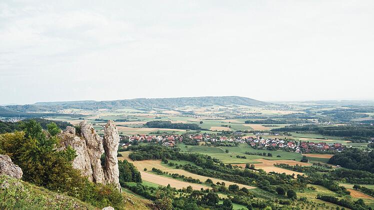 Blick vom Ehrenbürg - das sich aus dem Rodenstein und dem Walberla zusammen setzt.
