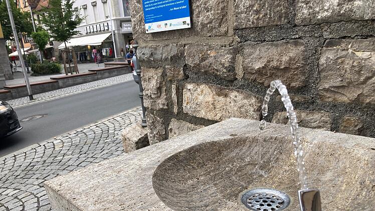 Kitzingen: Entwarnung nach Keimfund - Trinkwasserbrunnen sprudelt wieder