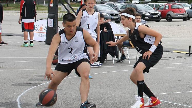 Nach zwei souveränen Siegen war es für die Kulmbacher Streetbasketballer vorbei. Am Ende reichte es aber noch zu Platz 3.  Foto: privat