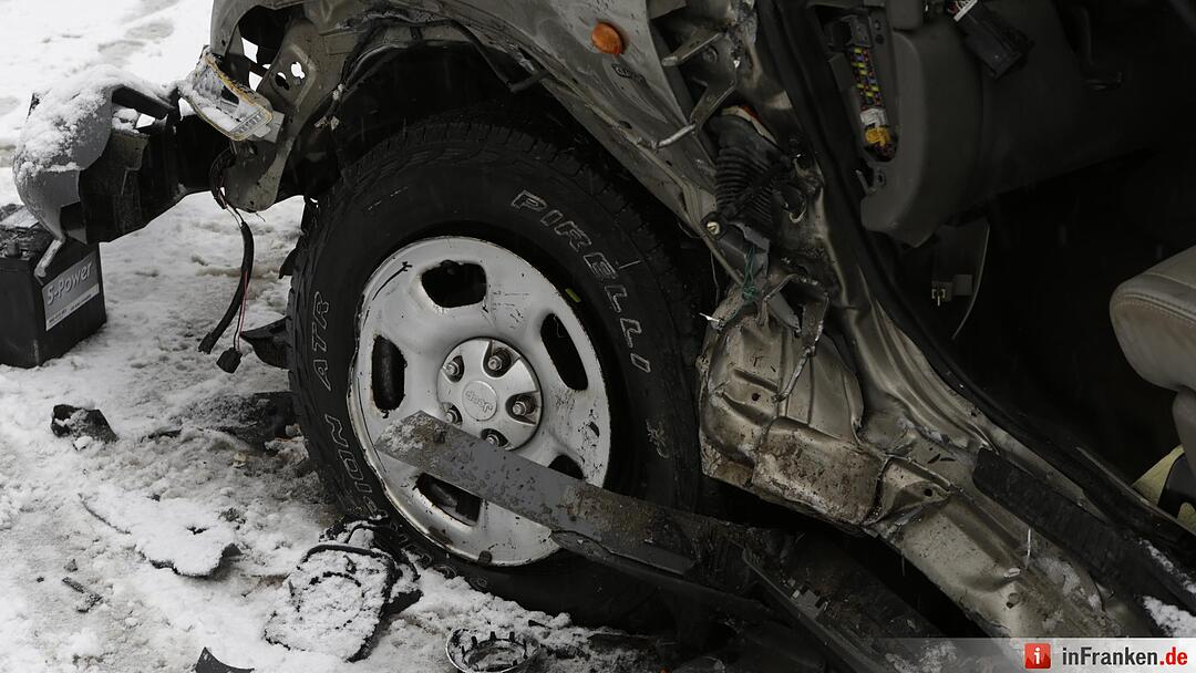 Starker Schneefall: Fünf Schwerverletzte nach Überholvorgang