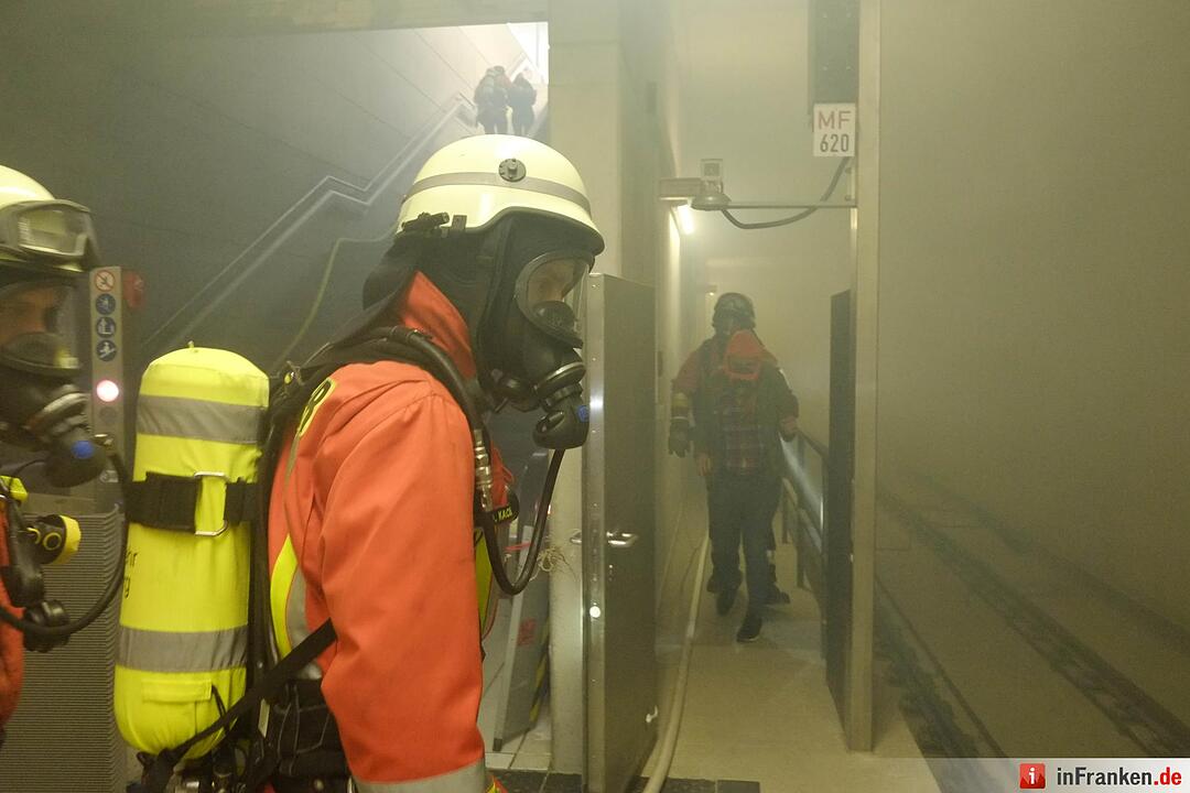 Feuerwehr probt Horrorszenario in der U-Bahn in Nürnberg