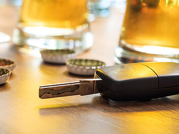 Nach einem Bier noch fahren? Alkoholtester helfen bei der Entscheidung.