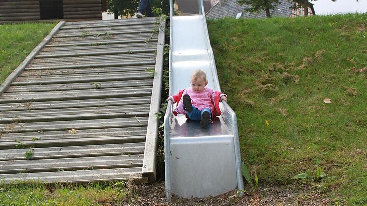 Die neue Rutsche hat die Stadt Ebern spendiert.Foto: Katharina Becht