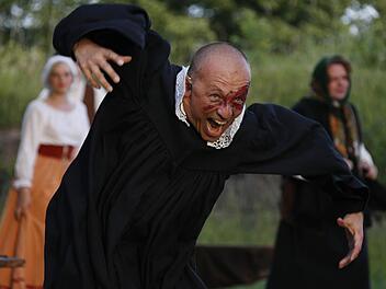 Rainer Gräbner steigerte sich als Richter Adam immer wieder in Wutanfälle.Foto: Matthias Hoch