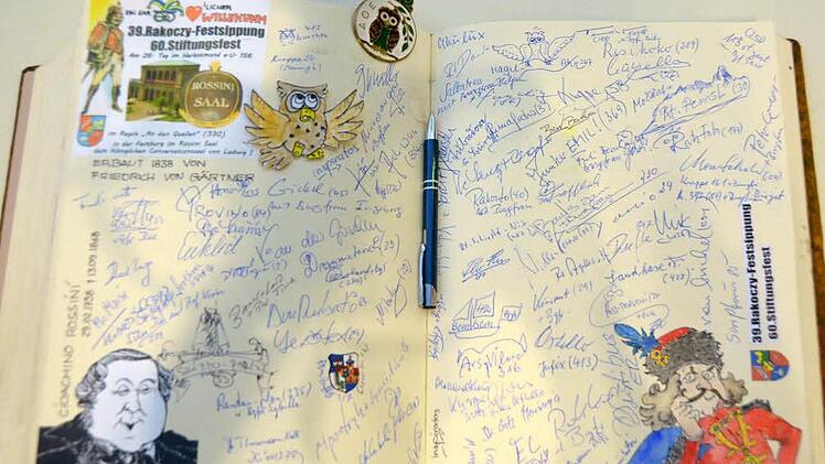 133 auswärtige Ritter und ihr Gefolge kamen zum Sippungsfest und feierten den 60. Geburtstag des Reyches "An den Quellen".  Foto: Peter Rauch