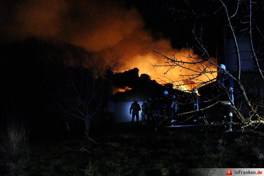 Rund  1.000 Schweine verenden bei Stallungsbrand in Bindlach
