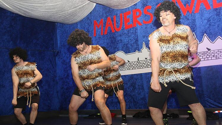 Einen flotten Tanz zeigten die "Dancing Queens" aus Kirchlauter. Foto: Michael Stelzner