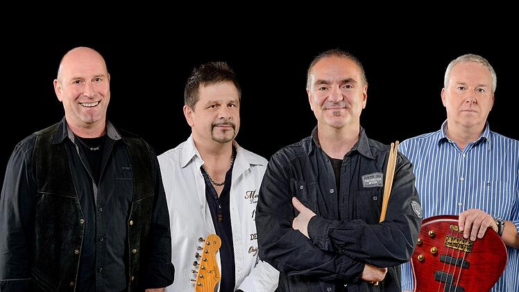 Ulli Völk, Harry Schaller, Jürgen Detzel und Klaus Röhling (von links) spielen am 17. September im „TECnet Zentrum“ des Burgkunstadter Kleinkunstvereins „TECnet Obermain“.