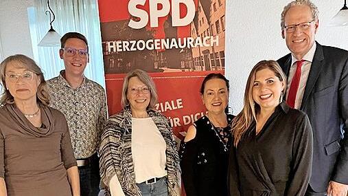 Sie stehen für den Erfolg der SPD Herzogenaurach (von links): Renate Schroff (stv. Vorsitzende), Jens Schäfer (Vorsitzender), Elke Bauer (Kassierin), Gabriele Maurer (Schriftführerin), Claudia Belzer (Vorsitzende), German Hacker
