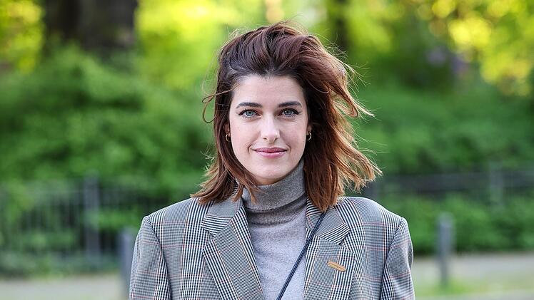 Schauspielerin Marie Nasemann w&uuml;nscht sich, dass mehr Frauen finanziell unabh&auml;ngig werden.