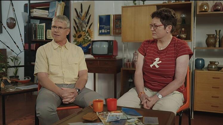 Sabine und Ralf Brinke lernten sich durch die W&auml;hrungsumstellung kennen, weil sich beide mit D-Mark eine Reise nach England kaufen konnten. In Ralfs Familie wurde im Familienrat das Geld auf den Konten so verschoben, dass die maximale Umtauschrate 1:1 ausgesch&ouml;pft wurde.