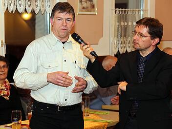 Theaterleiter Rüdiger Baumann und BR-Redaktionsleiter Alexander Müller (rechts). Foto: Matthias Hoch