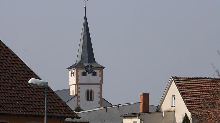 Unter dem Nüdlinger Kirchturm tut sich einiges. Vieles ist in der Gemeinde angegangenen worden, neue Maßnahmen sind geplant, wie Bürgermeister Harald Hofmann im Gespräch mit uns bestätigte. Fotos: privat, Gemeinde, Paul Ziegler