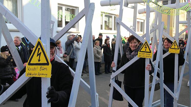 Mitten im Faschingszug in Westheim. Foto: Gerd Schaar