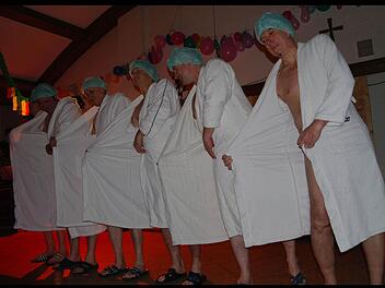 Das Männerballett zeigte den vollsten Körpereinsatz beim Büttenabend in Speicherz.Foto: Stephanie Elm